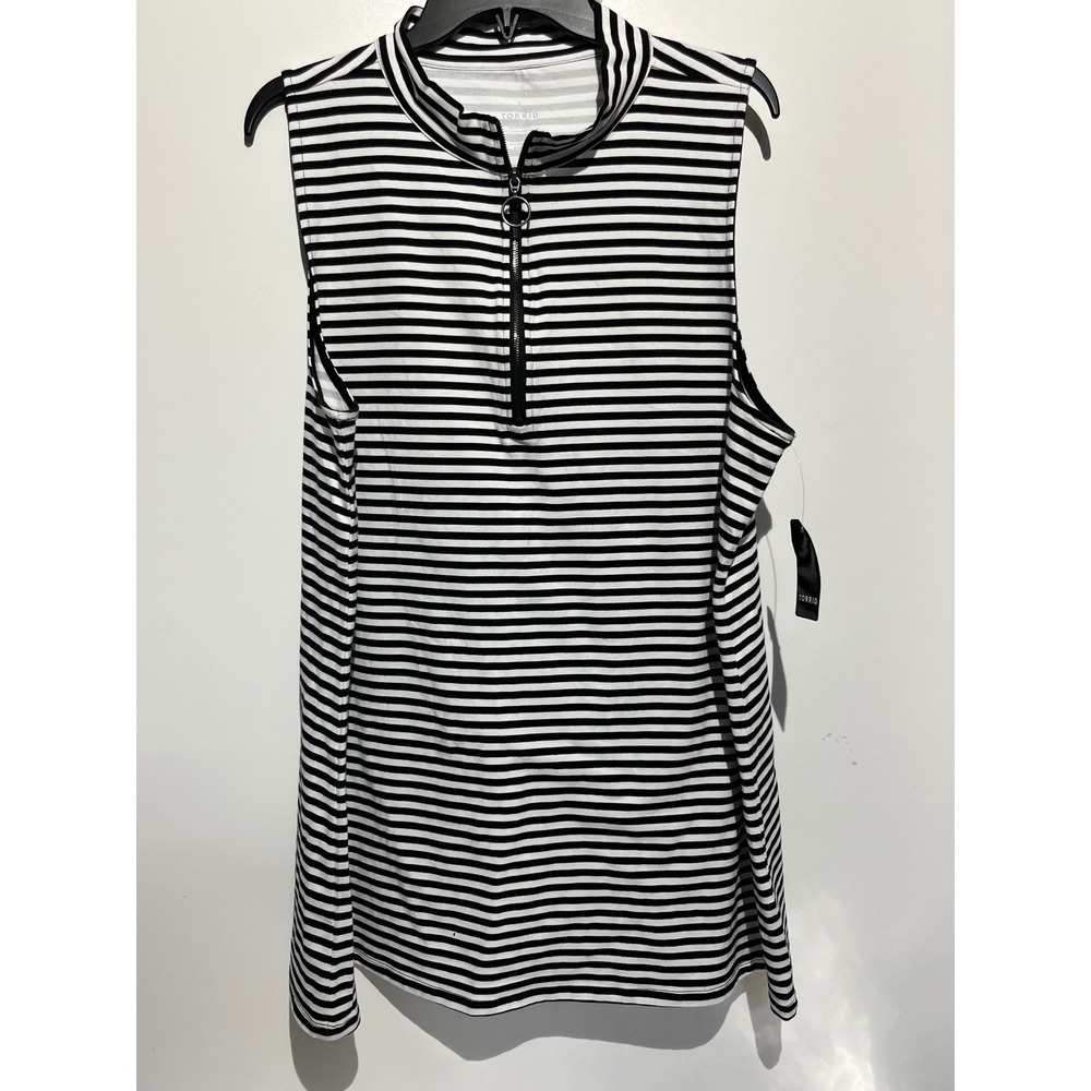 Torrid Striped Sleeveless Zip Up Mock Neck Foxy Top Black White 4 4X 26 NEW - Picture 1 of 10